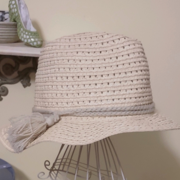 Cream Color Casual Hat - Picture 11 of 16